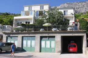 Apartments and rooms with parking space Tucepi, Makarska - 5263