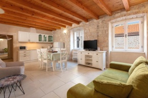 Villa Mama - Traditional Apartments in Omis